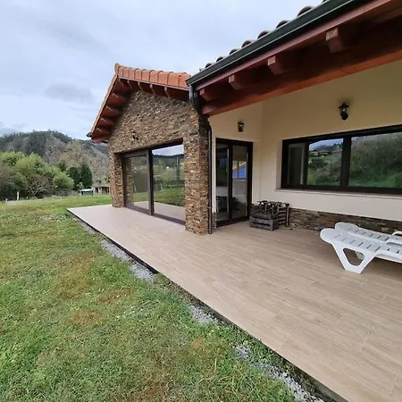 Holiday home 10a03 Casa Moderna Independiente Quinzanas